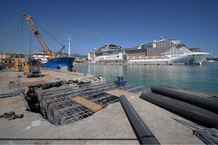 NELLA FOTO IL PORTO DI PALERMO LAVORI PER AMPLIARE LA BANCHINA