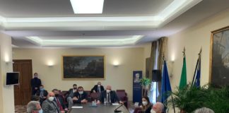 Campania, De Luca incontra sindaci Ischia per turismo e vaccini