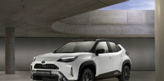 Toyota svela le versioni Adventure e Premiere di Yaris cross