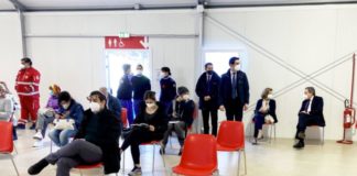 Draghi e la moglie vaccinati con AstraZeneca