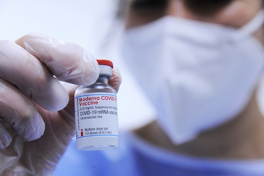 BARI HUB FIERA CONSEGNA DEI VACCINI ANTI COVID MODERNA AI MEDICI DI BASE