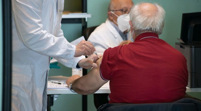 1,5 milioni di vaccini Pfizer in distribuzione entro domani