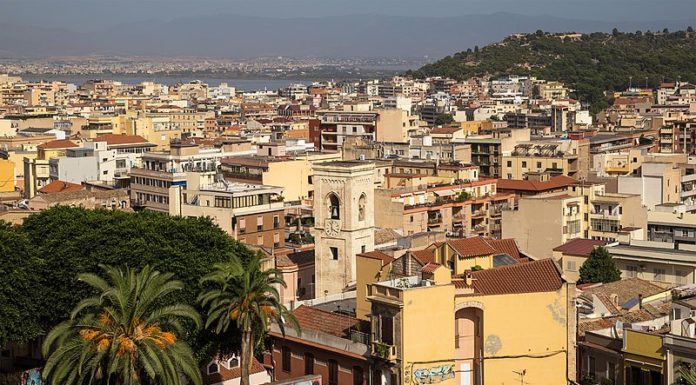 Covid, passano in arancione sei regioni, Sardegna in rosso