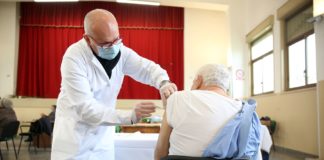 Vaccino, Regione Siciliana vara “operazione nonni”