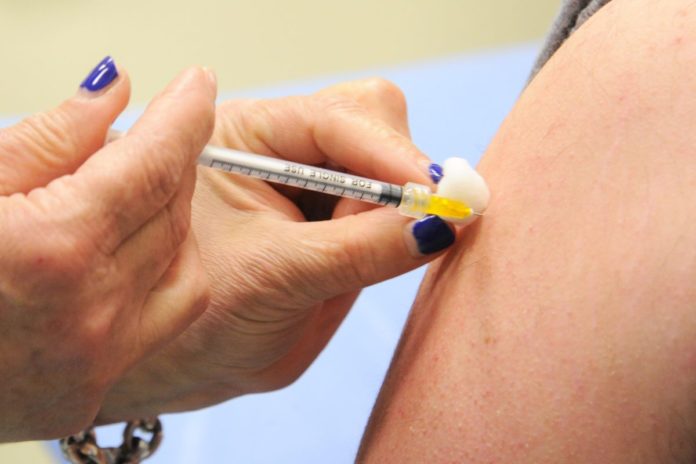 COVID LA NOTTE DEI VACCINI AL POLICLINICO DI BARI