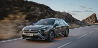 Citroen presenta la nuova ammiraglia C5 X, berlina Made in Cina