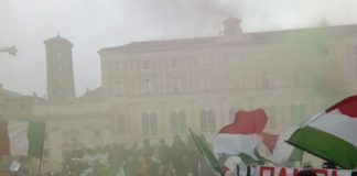 Corteo “Io apro” a Roma, tensione manifestanti-forze dell’ordine