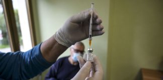 Vaccino, Toti “in Liguria potenzieremo squadre per domicilio”