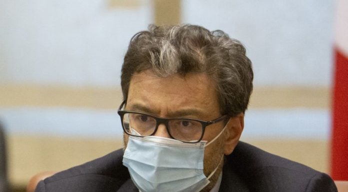 Giorgetti “Incontro positivo con sindacati, è momento responsabilità”
