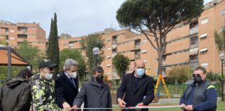 Zingaretti inaugura area verde complesso Ater Prima Porta Roma
