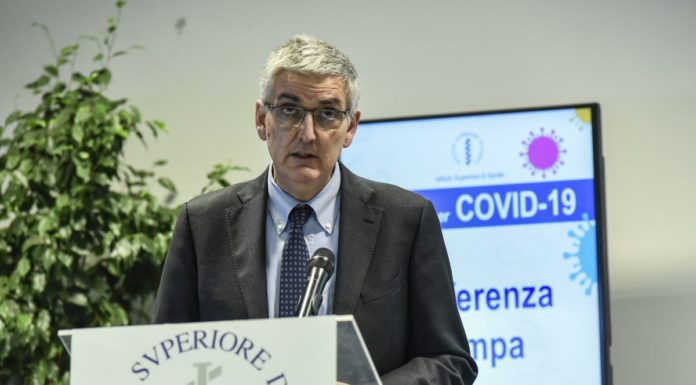 Covid, Brusaferro “Rt sotto 1, calano ricoveri e contagi over 80”