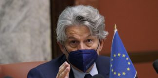 Breton “a rischio rinnovo contratto Ue con AstraZeneca”