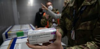 Vaccino, arrivate a Pratica di Mare 430mila dosi di AstraZeneca