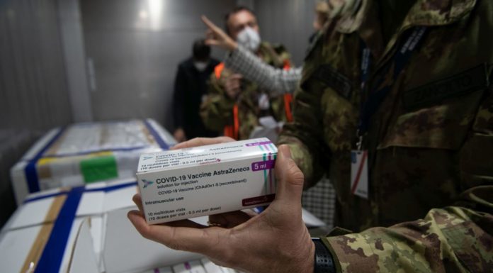 Vaccino, arrivate a Pratica di Mare 430mila dosi di AstraZeneca