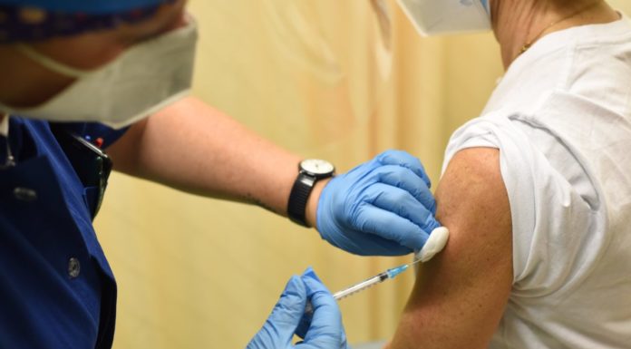 Vaccini, target alle Regioni per raggiungere quota 500 mila al giorno
