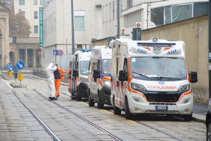 AMBULANZE FUORI DAL PRONTO SOCCORSO