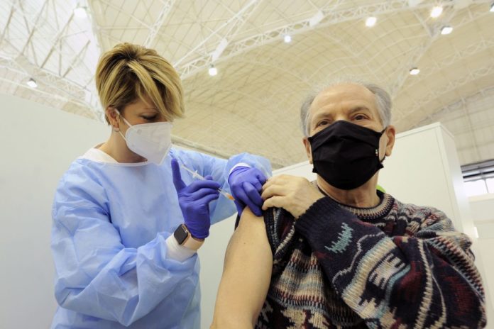 PUGLIA PRIMA PER SOMMINISTRAZIONE MA ORA SCARSEGGIANO I VACCINI