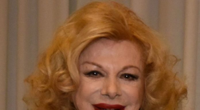 David alla carriera a Sandra Milo