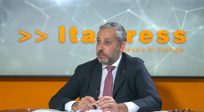 Il lavoro diventa “ibrido” tra sessioni virtuali e in presenza