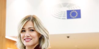 Donato lascia Facebook “Censurata, porrò problema al PE”