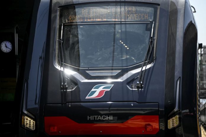 TRENO ROCK DI TRENITALIA STAZIONE TERMINI