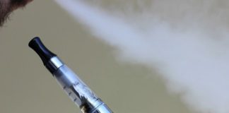 Sigarette elettroniche al bivio, utili per smettere o da tassare come bionde?