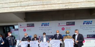 Vaccino, Zingaretti inaugura hub nel Centro Federale Nuoto a Ostia