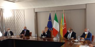 Vaccino, in Sicilia al via prenotazioni per gli over 50