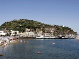 Vino sott’acqua a Ischia, al via l’affinamento nei fondali vulcanici dell’isola