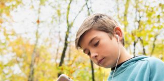 Con la pandemia bambini e adolescenti più connessi ma isolati