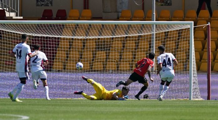 Il Cagliari vince lo spareggio salvezza, 3-1 a Benevento