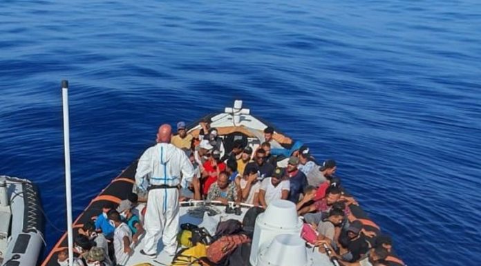 Nuova ondata di sbarchi a Lampedusa, altri avvistamenti nel Mediterraneo