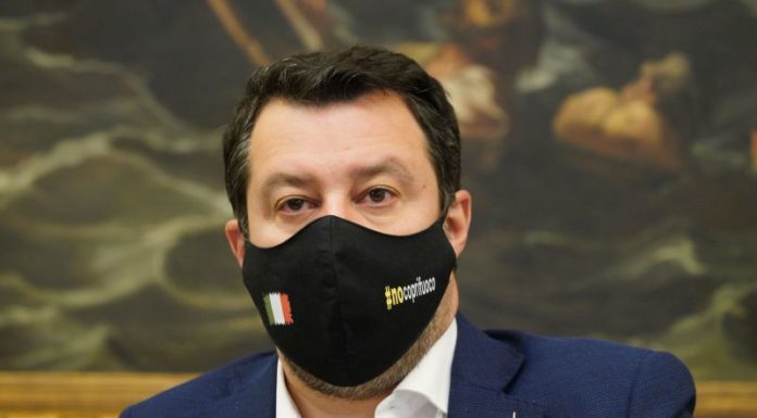 Immigrazione, Salvini “Italia si comporti come altri paesi Ue”