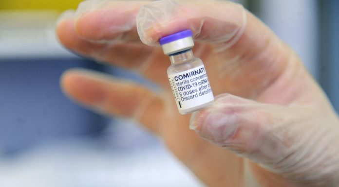 Vaccini, Aifa “309 reazioni avverse ogni 100mila dosi, 91% non gravi”