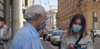 Vaccino, in Lombardia boom di prenotazioni over 50 con portalettere