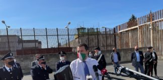 Salvini “sia l’estate dei turisti, non dei migranti che sbarcano”