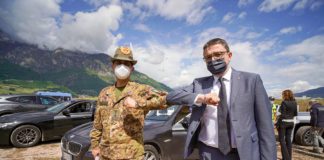 Vaccino, il generale Figliuolo in visita ai drive through di Trento Sud