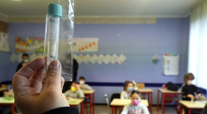 Via libera ai tamponi salivari “Opportunità per screening scolastici”