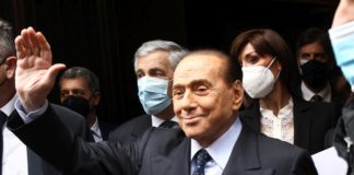 Berlusconi esce dall’ospedale
