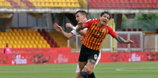 Lapadula e Simy, 1-1 col Crotone, Benevento nei guai