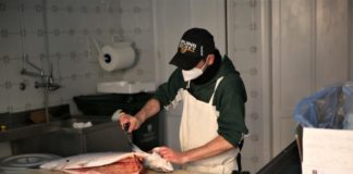 Le vendite di pesce in altalena