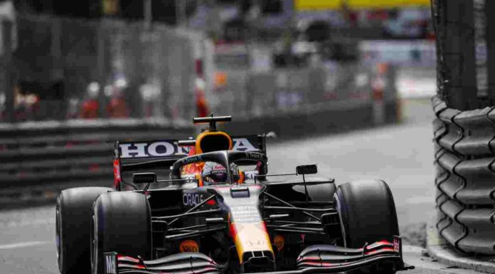 Verstappen vince a Montecarlo davanti a Sainz