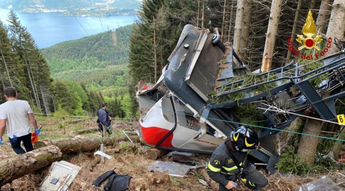 Sale a 14 numero vittime per il crollo funivia, morto bimbo superstite