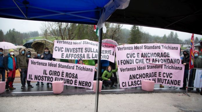 Lavoratori Ideal Standard in sciopero manifestano al Giro d’Italia