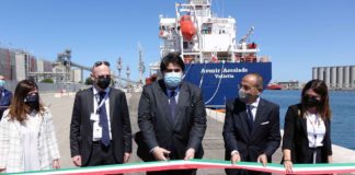 Sardegna, a Oristano la prima nave gasiera del Mediterraneo