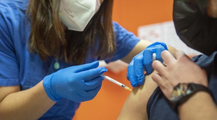 Covid, Sanofi e Gsk avviano studio fase 3 su efficacia vaccino