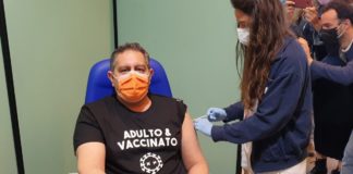 Vaccino, Toti riceve AstraZeneca “Adesso mi sento meglio”