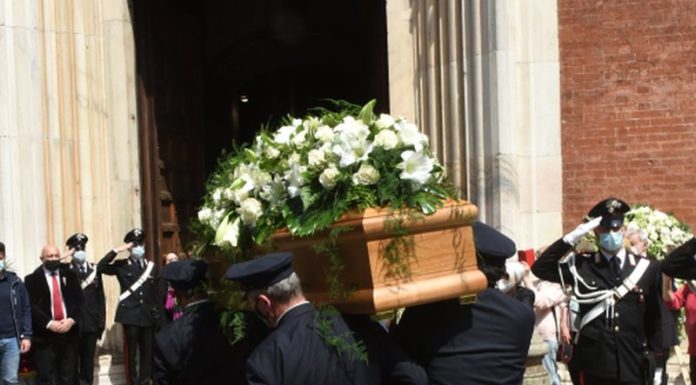 Milano dà l’ultimo saluto a Carla Fracci