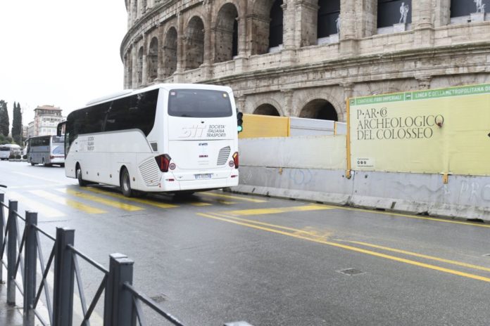 SERVIZIO AGGIUNTIVO DI PULMAN TURISTICI AL TRASPORTO PUBBLICO ATAC A ROMA