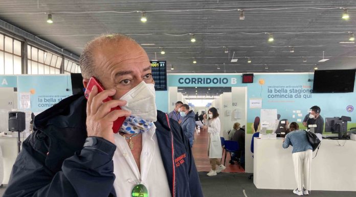 Vaccino: in hub Palermo anziani e giovani insieme per dosi